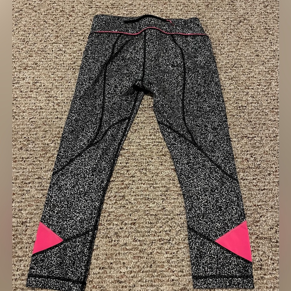 Lululemon Pace Rival Crop 22" size 6